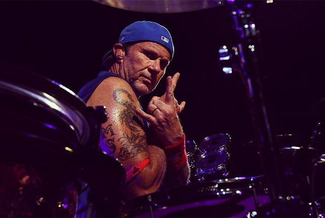 壊れていた時代”に生まれた音 ― RHCPの歌詞が語る4つの本音 15 Red Hot Chili Peppers