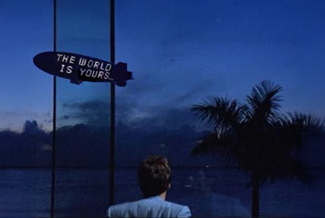 スカーフェイス・The World is Yoursのネオン