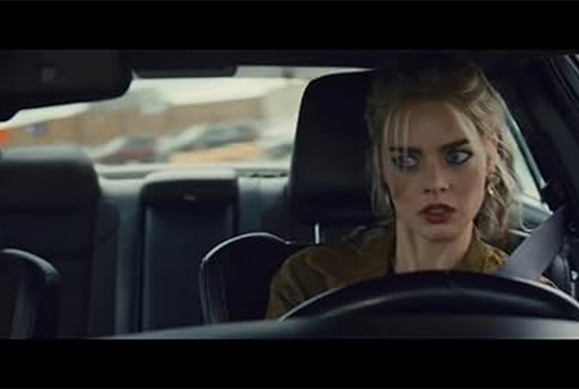 『イーニー・ミーニー』サマラの運転シーン