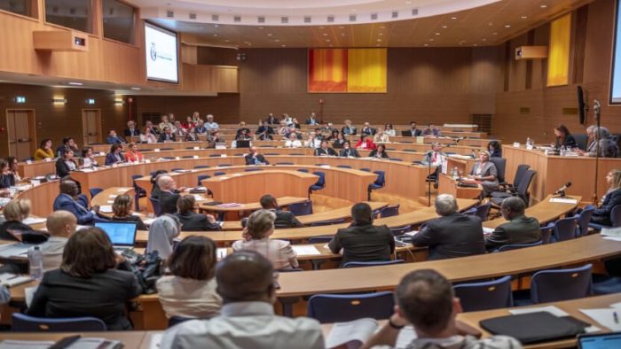 「国際協調」という名の集団自殺