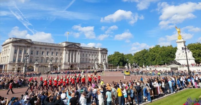 王室崩壊の序章か