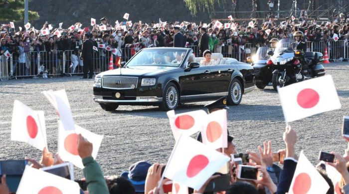 日本国旗と人々