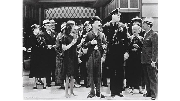 『モダン・タイムス』はAI時代の今こそ刺さるのか──働く意味を失った夜に観るべき一本 6 モダン・タイムス キャスト集合